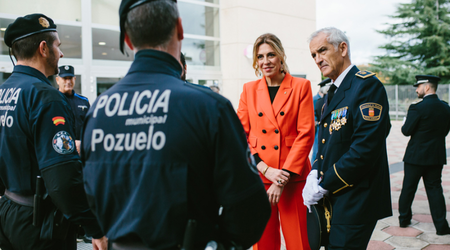 Alcaldesa y policias