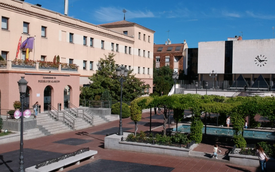 Fachada del Ayto y Plaza Mayor