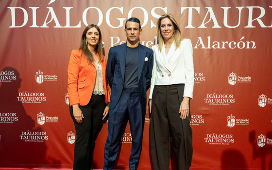 La alcaldesa y acompañantes fotocol