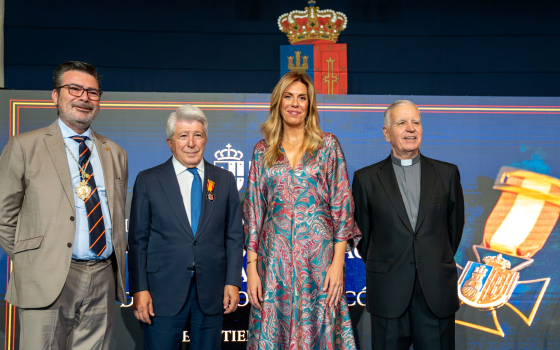 entrega medallas e hijo adoptivo