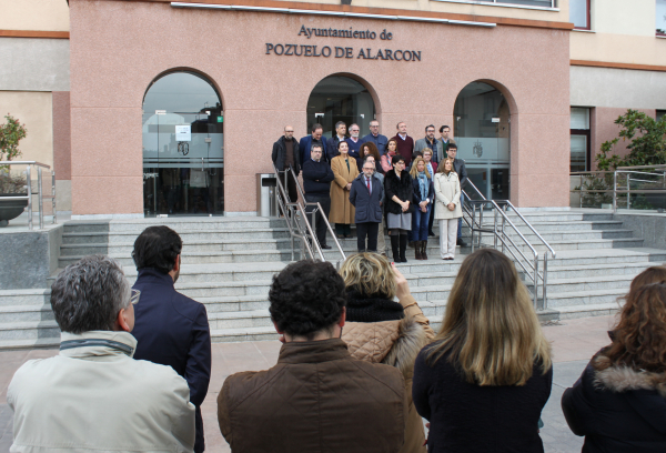 Minuto de silencio celebrado el viernes 3 de marzo en la Plaza Mayor de Pozuelo