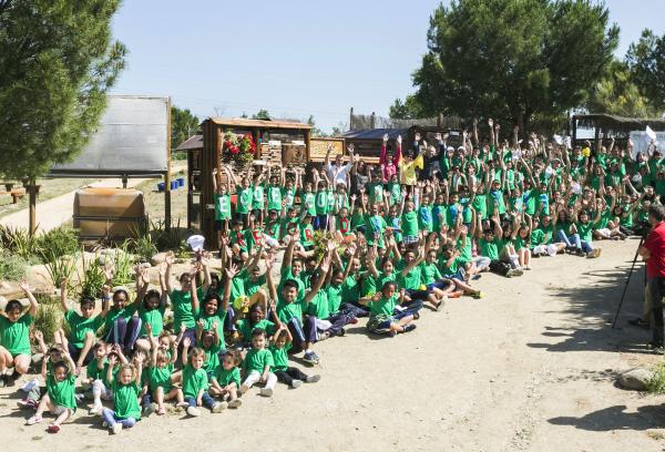 La alcaldesa con los escolares en el Aula de Educación Ambiental