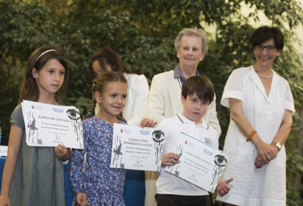 La alcaldesa de Pozuelo de Alarcón, Susana Pérez Quislant, entrega los premios del Concurso Escolar Gerardo Diego