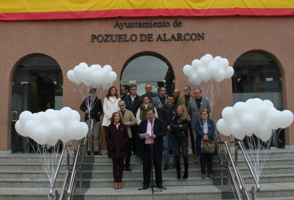 Pozuelo de Alarcón guarda un minuto de silencio en señal de rechazo a la violencia de género
