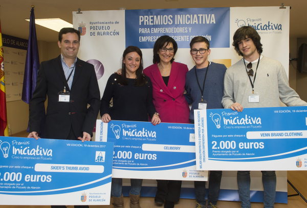 La alcaldesa de Pozuelo, con los premiados