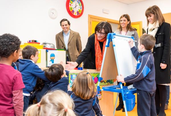 La alcaldesa visita la finalización de las obras del Colegio San José Obrero