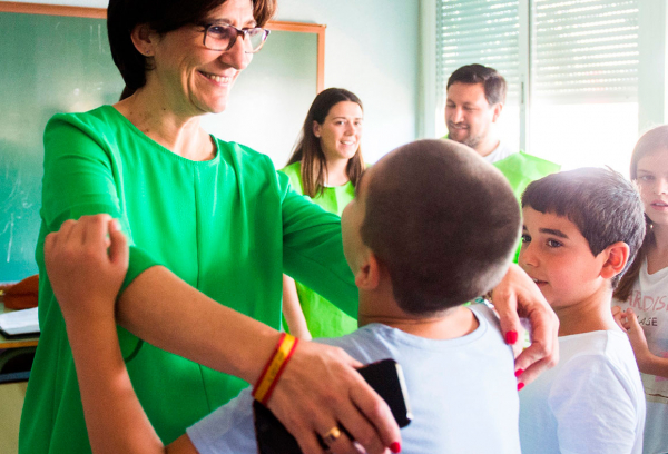 La alcaldesa de Pozuelo de Alarcón, Susana Pérez Quislant, visita Summer School