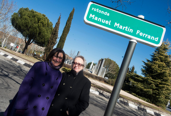 El Ayuntamiento reconoce la figura del periodista Manuel Martin Ferrand con un concurso de ensayos que llevará su nombre