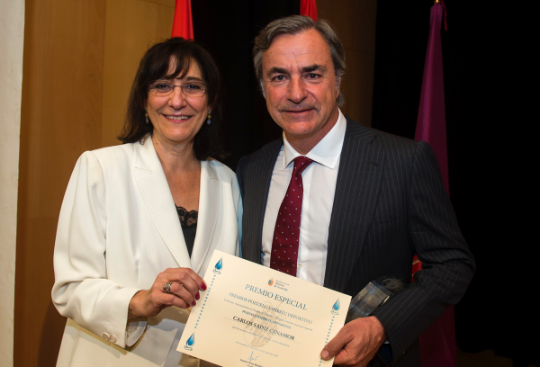 La alcaldesa junto a Carlos Sainz