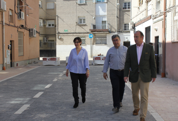 Susana Pérez Quislant visita las obras de la calle Las Flores