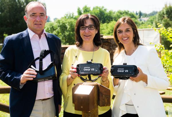 La alcaldesa, junto al concejal de Educación y el concejal de medio ambiente