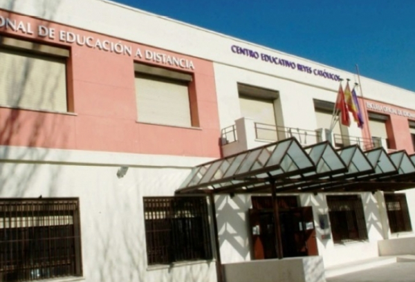 En la imagen el centro educativo Reyes Católicos