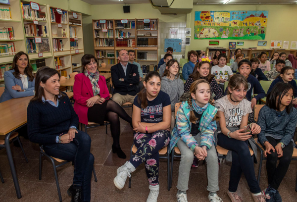 Conferencia campaña excrementos caninos en los colegios