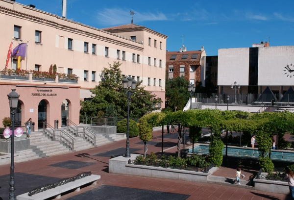 Fachada del Ayto y Plaza Mayor 