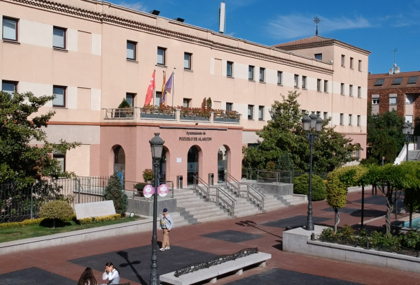Fachada del Ayto y Plaza Mayor 