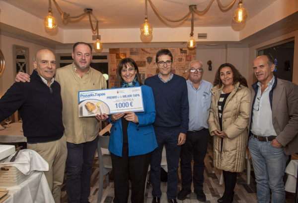 La alcaldesa en unos de los restaurantes premiados 