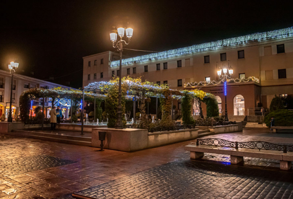 Iluminación navideña en la Plaza Mayor de Pozuelo de Alarcón