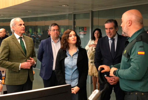 El primer teniente de alcalde visita el 112 junto a la presidenta de la Comunidad de Madrid visitan el 112
