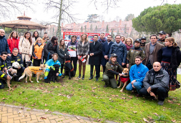 Presentación calendario solidario contra el abandono de mascotas