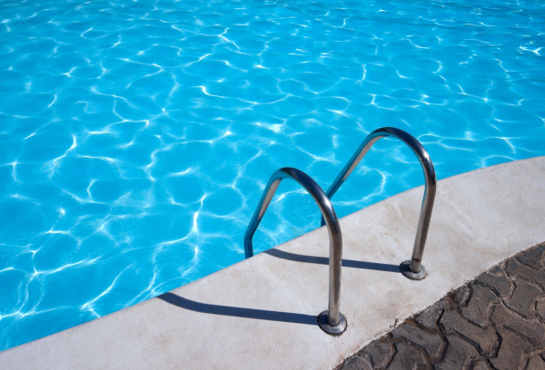 una piscina
