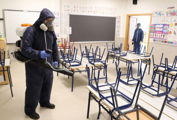 Labores de desinfección en colegios