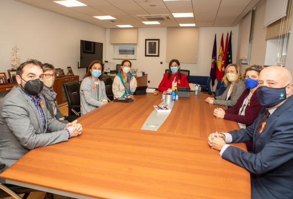 La alcaldesa junto a los directores de los colegios concertados de Pozuelo