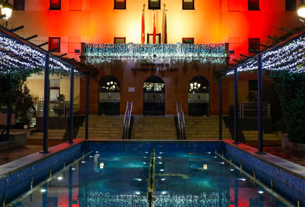 fachada iluminada