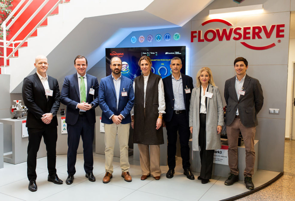 La alcaldesa visita la empresa Flowserve